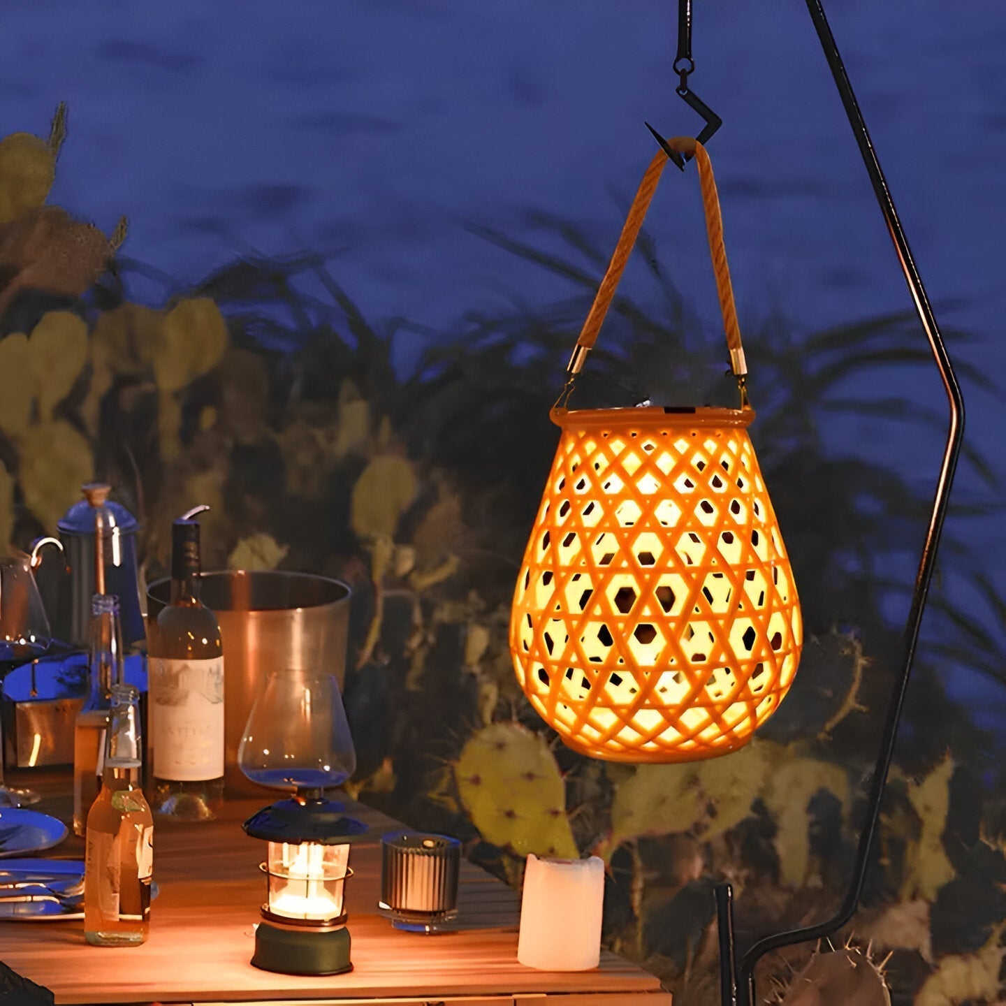 Solar Outdoor Lantern Light with Woven Pattern Shade
