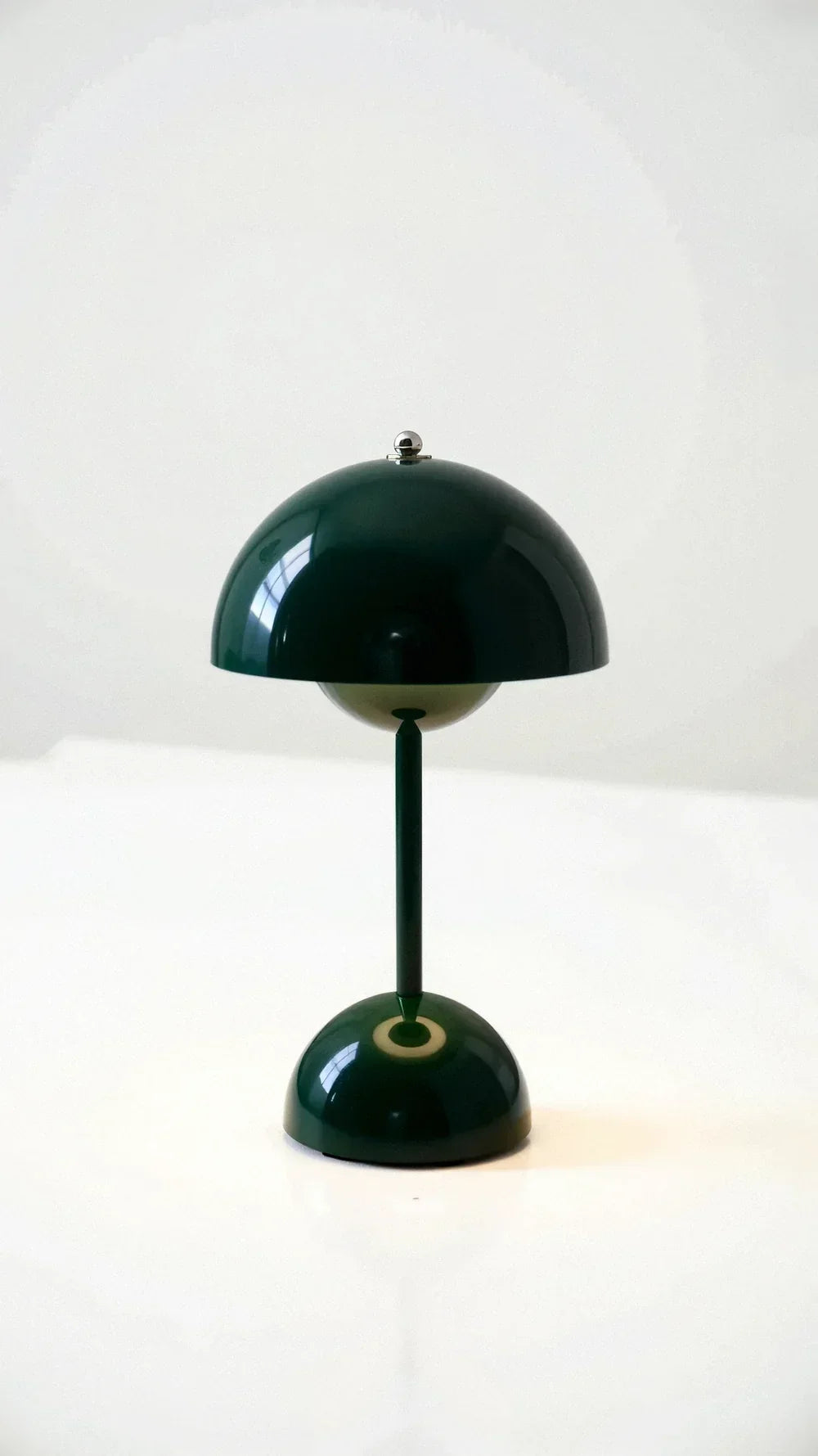 Minimalist Wireless Table Lamp