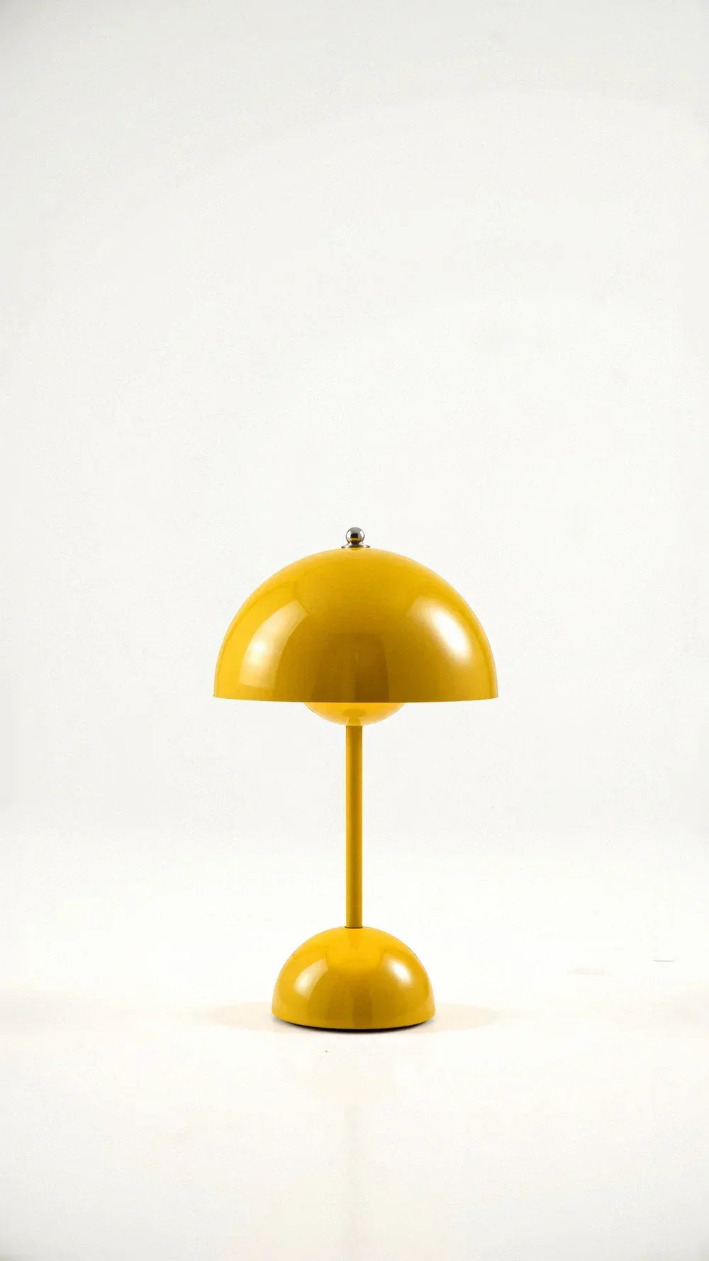 Minimalist Wireless Table Lamp