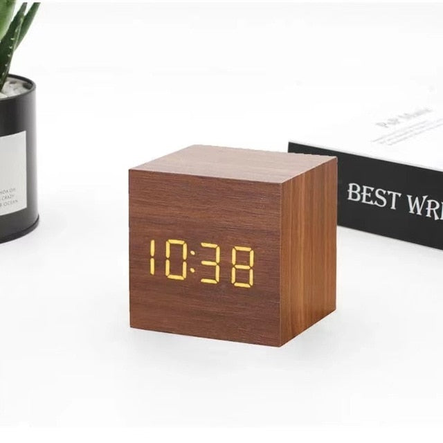 GlowMatrix | LED Alarm Clock – Intelligent Sound Control
