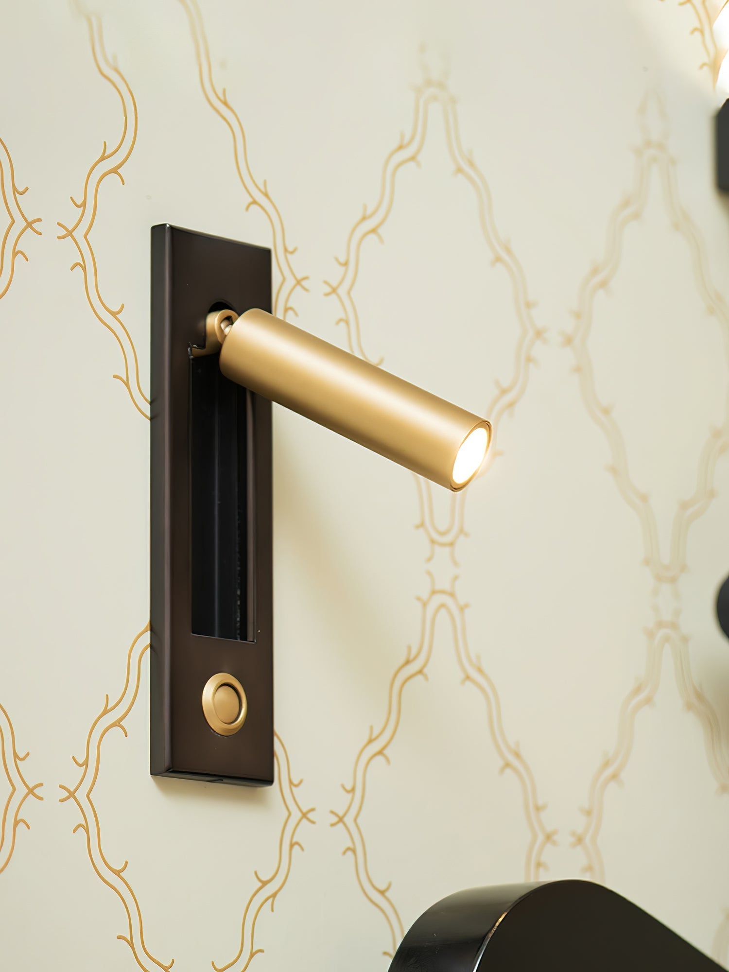 HaloEdge | Wall Sconce – Space-Saving Adjustable Bedside Lamp
