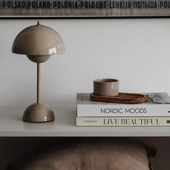 Minimalist Wireless Table Lamp